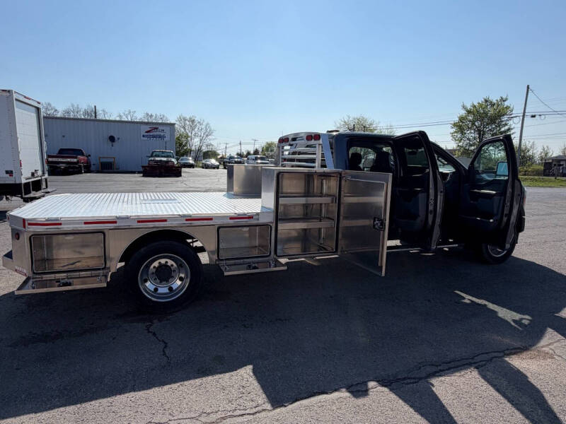 2023 Ford F-550 Super Duty Chassis Cab XLT - Photo 4