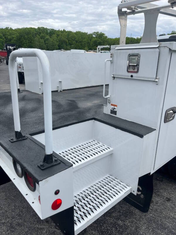 2023 Ford F-450 Super Duty Chassis Cab - Photo 12